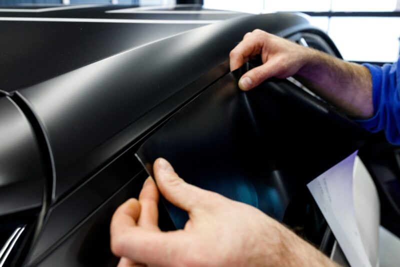 folia-do-zmiany-koloru-auta-nowoczesny-sposob-na-personalizacje-pojazdu